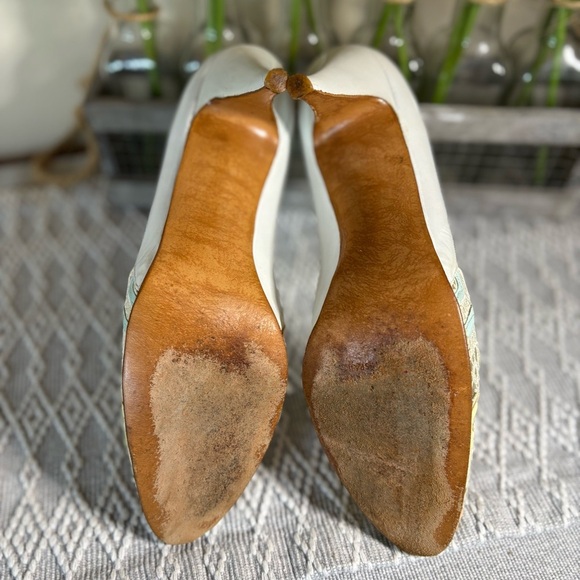 Stuart Weitzman Pearly white and pastel leather on lace. Size 8.5 AA - Picture 12 of 14